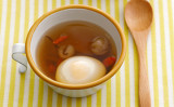 リュウガンの薬膳スープ。目を守り、肝臓を養い、気血を補います。（幸福文化提供）