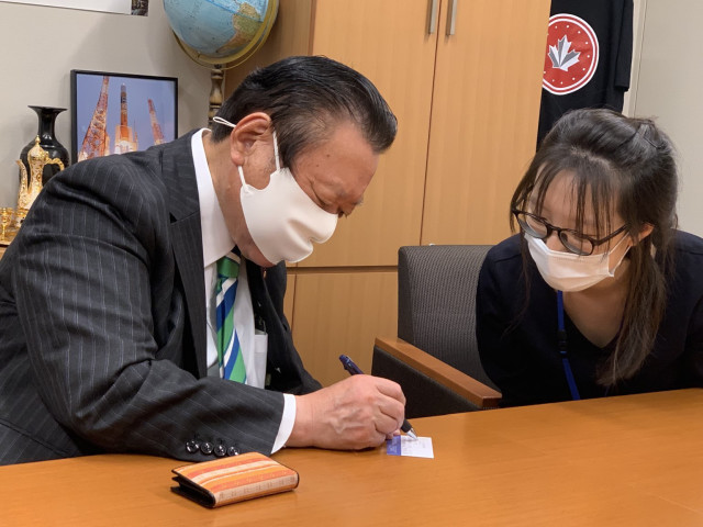 櫻田義孝衆議院議員は法輪功学習者・付さんの陳情を聞いた（新唐人テレビ）