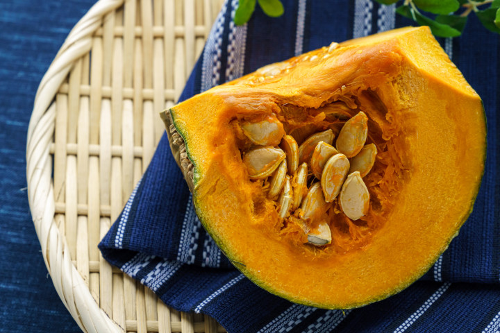 カボチャは胃に優しく、視力を回復させるとともに、ダイエットにも有効な食材です。（Shutterstock）