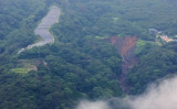 静岡県熱海市で発生した土石流の発生カ所を7月5日、空撮した。向かって左に太陽光パネルが並ぶ（Photo by STR/JIJI PRESS/AFP via Getty Images）