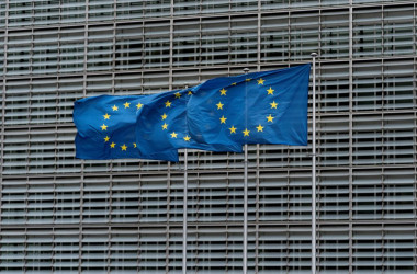 欧州連合(EU)本部前にて。2019年10月16日撮影。(Photo by KENZO TRIBOUILLARD/AFP via Getty Images)