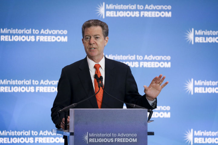 ワシントンの国務省で開催された「宗教自由推進閣僚会議」でのサム・ブラウンバック米国際宗教自由大使（当時）＝2019年7月16日（File/Samira Bouaou/The Epoch Times）