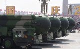 北京の天安門広場で行われた軍事パレードに参加した核弾頭を搭載した大陸間弾道ミサイル「DF-41」＝2019年10月1日（Greg Baker/AFP/Getty Images）