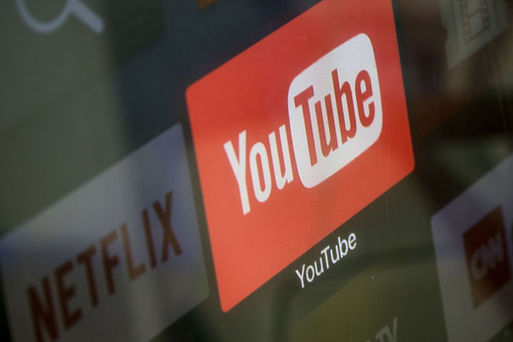 YouTubeのペナルティを受けて、著述家の朝香豊氏は意見を表明した。参考写真(Getty Images)