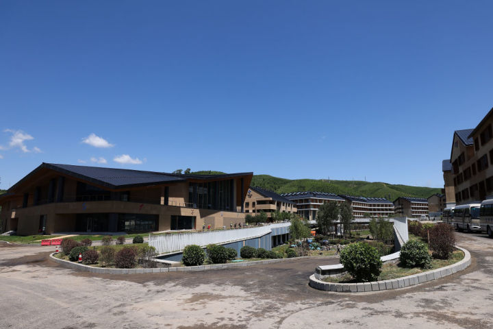 中国・張家口にある2022年北京冬季五輪で使用される選手村(Photo by Lintao Zhang/Getty Images)