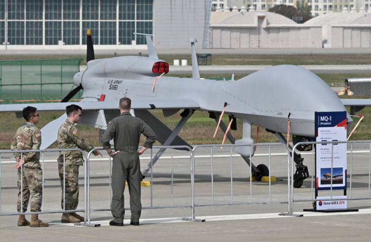 展示されている米軍のプレデター無人機。イメージ写真 (Photo by JUNG YEON-JE/AFP via Getty Images)