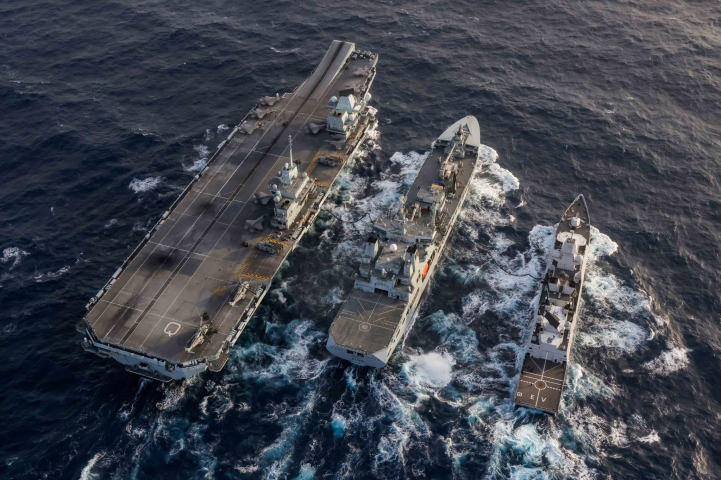 英空母「クイーンエリザベス」打撃群(Commander UK Carrier Strike Group, @smrmoorhouse)