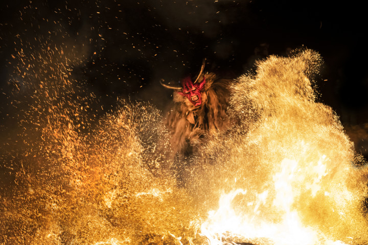 古代の小説『封神演義』では、千年生きた憑き物（狐狸の精霊）が、冀州侯の娘、妲己の魂を滅ぼして身体を手に入れた事が伝えられています（PhDreams / PIXTA）