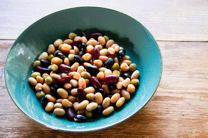 生活の中には、さまざまな毒素があります。甘草黒豆スープで、体内をデトックスしましょう。