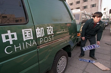 中国郵政の配達車(GOH CHAI HIN/AFP via Getty Images)