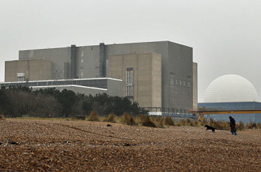 英国のサイズウェルB原子力発電所(Oli Scarff/Getty Images)