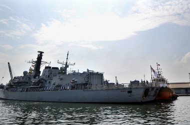イギリス海軍のフリゲート「リッチモンド」の資料写真 (Photo credit should read ADEK BERRY/AFP via Getty Images)