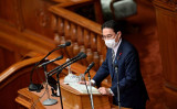 10月8日、国会で所信表明演説を行う岸田文雄首相 （Photo by CHARLY TRIBALLEAU/AFP via Getty Images）