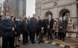 2021年3月22日、元カナダ外交官のマイケル・コブリグ氏に対する裁判が北京で開かれ、欧米26カ国の外交官が裁判所の門前に集まり、同氏を声援した（Kevin Frayer/Getty Images）