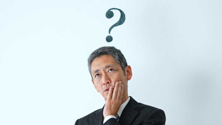 物忘れが激しくなってはいませんか?記憶力を高めるために、卵、サーモン、ナッツ、全粒穀物、その他7種類の食品を食べてください(metamorworks / PIXTA)