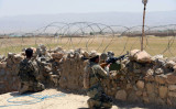 デュランド・ライン付近を警戒するアフガニスタン国境警備隊 （Photo credit should read JAVED TANVEER/AFP via Getty Images）