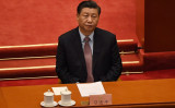 2021年3月4日、北京の人民大会堂で開催された中国人民政治協商会議（CPPCC）の開会式に出席する中国の習近平国家主席（Leo Ramirez/AFP via Getty Images）