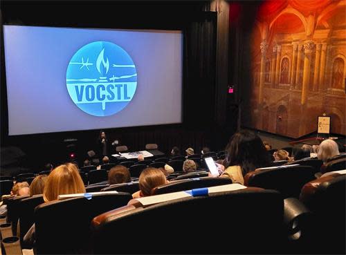 共産主義犠牲者財団のセントルイス委員会は6日、米国ミズーリ州セントルイスのチェイスパークプラザシネマで無料の映画上映とセミナーを開催した。（明慧ネット）