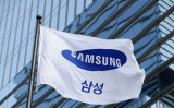 2017年1月12日、韓国ソウルにあるサムスン電子本社に掲げられた社旗（Chung Sung-Jun/Getty Images）