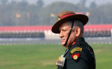 制服組トップとしてインドの陸海空軍を統括するラワット国防参謀長。2018年1月15日撮影 （Photo credit should read SAJJAD HUSSAIN/AFP via Getty Images）