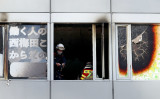 火災現場の様子。 （Photo by STR/JIJI PRESS/AFP via Getty Images）