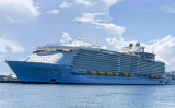 2021年8月1日、マイアミ港に停泊中のロイヤル・カリビアンのクルーズ船「シンフォニー・オブ・ザ・シーズ」（Daniel Slim/AFP via Getty Images）