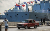 キューバのハバナ港に停泊する中国海軍艦艇。2015年撮影　（Yamil Lage/AFP via Getty Images）