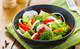 毎日、野菜を多くとる食生活によって、代謝率を上げることができます（Shutterstock）