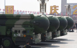 2019年10月1日、中国・北京の天安門広場で行われた軍事パレードで公開された、核弾道搭載型大陸間弾道ミサイル「DF-41」（GREG BAKER/AFP via Getty Images）