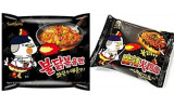 左は韓国の三養食品の「ブルダック炒め麺」、右は中国企業のコピー品 （韓国食品工業会）