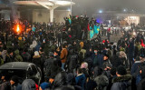 2022年1月5日、燃料価格の高騰や政府の腐敗などを抗議するカザフスタンの人々（Abduaziz Madyarov/AFP via Getty Images）