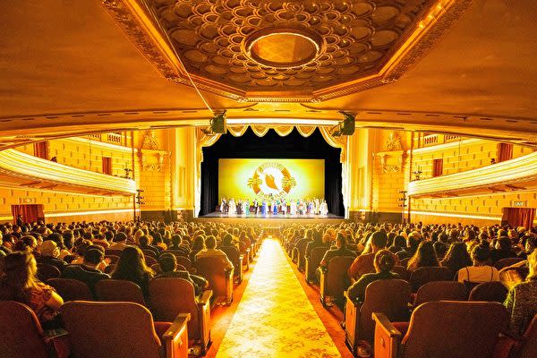 2022年1月8日午後、神韻芸術団がサンフランシスコ・オペラで公演を行った（周容/大紀元）