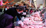2021年5月31日、中国武漢市のスーパーの豚肉売り場（Getty Images）