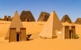 スーダンのサハラ砂漠にあるメロエのピラミッド（hecke71 / PIXTA）