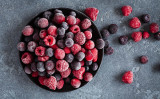 果物や野菜は通常、最も成熟した時期に収穫されます。それらを急速冷凍することで、栄養分や抗酸化物質、風味を長く保存できます。（Shutterstock）