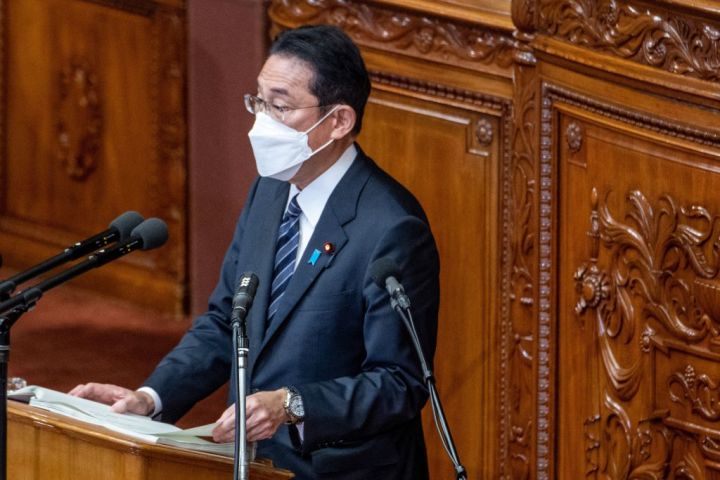 1月17日、通常国会の冒頭で施政方針演説を行う岸田首相（Photo by PHILIP FONG/AFP via Getty Images）