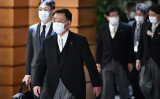 2021年11月10日、首相官邸を後にする松野博一官房長官（Photo by KAZUHIRO NOGI/AFP via Getty Images）