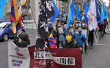 北京冬季五輪の開幕日に行われた抗議デモの様子（清雲/大紀元）