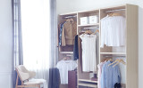 「服を買わないプロジェクト」を決行してから、断捨離を始め、処分した服を自然にシェアするようになりました。（Shutterstock）