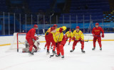 2022年1月29日、北京の国家室内体育館で2022年北京冬季オリンピックに向けて練習するホッケー男子中国代表チーム（Lintao Zhang/Getty Images）