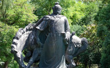 文武両道、智恵と仁徳を兼ね備えた万能の将軍、岳飛の像。 （Shutterstock）