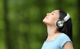 音楽は心身を癒す効果があり、東西を問わず、病気を治すために音楽が使われた例があります。（Shutterstock）