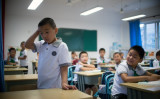 中国上海市浦東新区の小学校の生徒たち（JOHANNES EISELE/AFP/Getty Images）