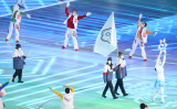 北京冬季オリンピック開会式で台湾代表チームの旗手を務めた黃郁婷選手（左）（写真：Adam Pretty/Getty Images）