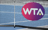 2020年8月10日、米ケンタッキー州レキシントンで、WTAツアー公式戦「トップシード・オープン」開催期間中のWTAのロゴ（Dylan Buell/Getty Images）