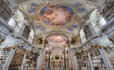 ウィーンの写真家は、オーストリア最大の修道院図書館で一連の貴重な写真とビデオを撮影し、ここは「おとぎ話の世界に足を踏み入れた」と説明した（パブリックドメイン）