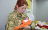 ウクライナ当局に保護された2人の外国人赤ちゃんのうちの1人 （ウクライナ出入国管理当局の公式サイトより）
