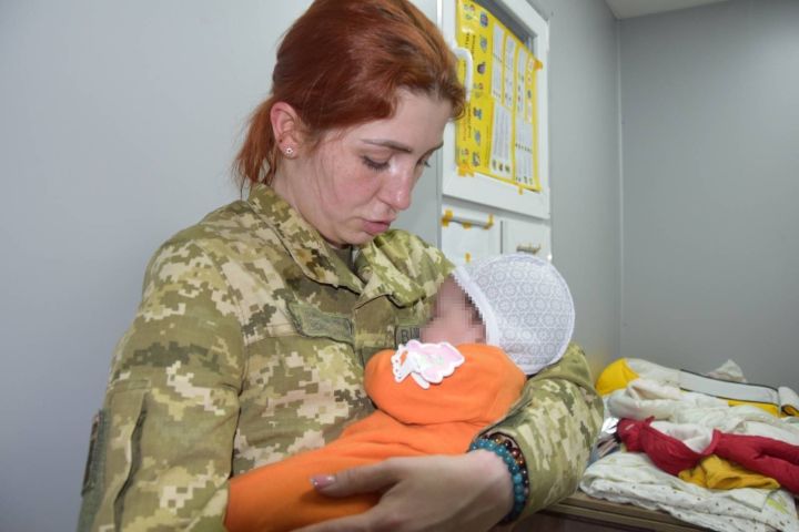 ウクライナ当局に保護された2人の外国人赤ちゃんのうちの1人 （ウクライナ出入国管理当局の公式サイトより）