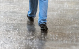 靴が濡れてしまったとき、早く乾かすための4つのコツをご紹介します。 （Shutterstock）