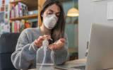家庭内の汚染物質は屋外の2〜5倍も濃縮され、人々の健康状態に影響を及ぼしています。 （Shutterstock）